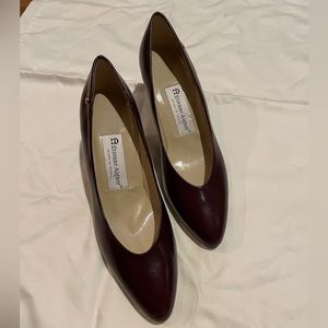 Etienne Aigner brown/burgundy 2.5” heels size 7.5M